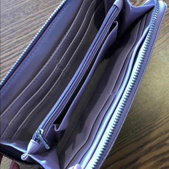 Brand new wallet - no brand name - Picture 3 of 4